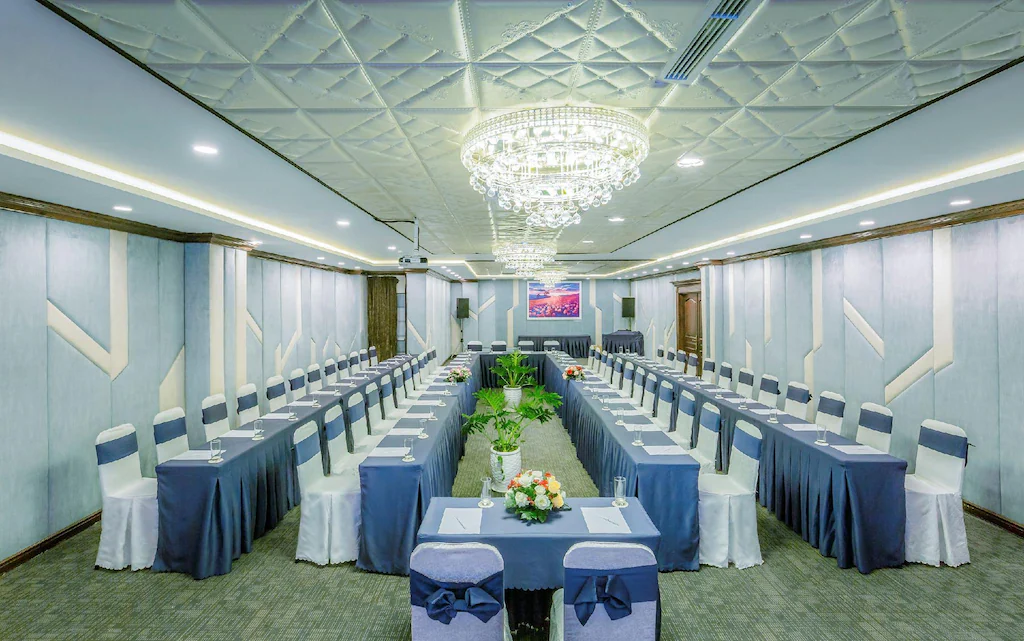 Hotel & Sky Bar Happy Life Grand